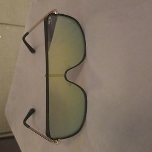 QUAY UNBOTHERED SUNGLASSES